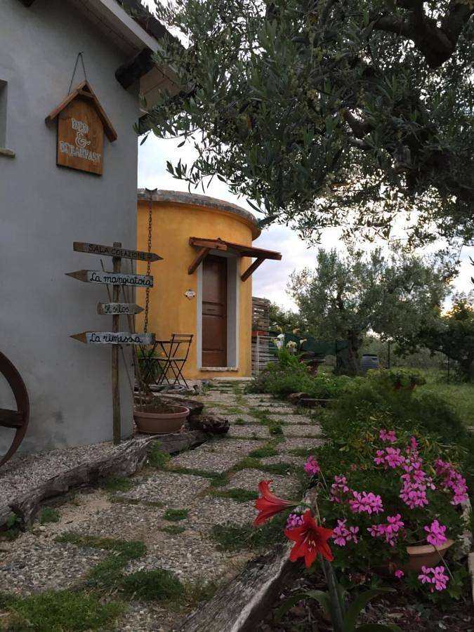 Queen Room with Garden View in Fossacesia, Province de Chieti