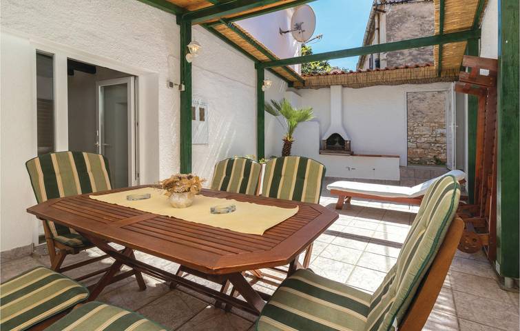 Appartement confortable de deux chambres près du littoral et du centre-ville in Preko, Île d'Ugljan