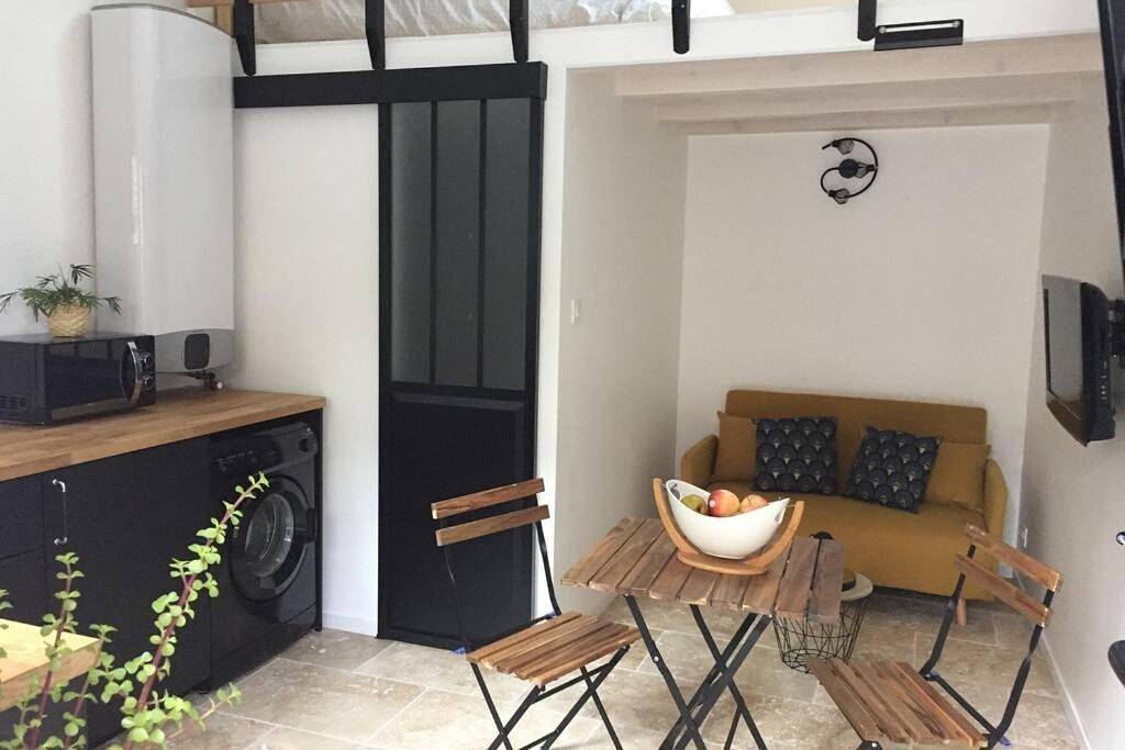 Appartement entier, Studio Moderne in Saint-Symphorien-d'Ozon, Lyon et ses environs