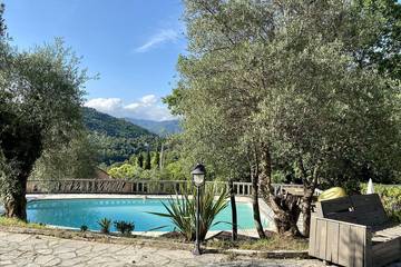 Location de vacances pour 8 personnes, avec balcon et jardin à Le Tignet