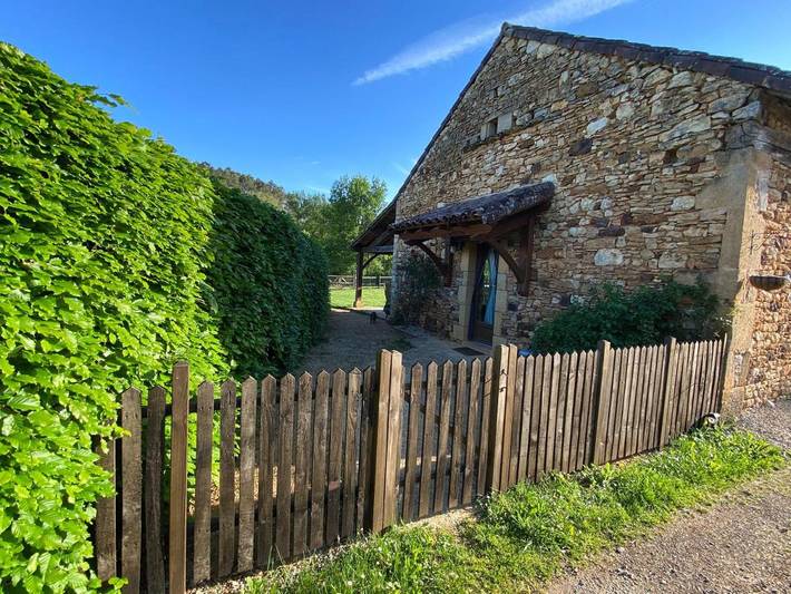 Location de vacances pour 6 personnes, avec vue ainsi que jardin et piscine à Montcléra - 3