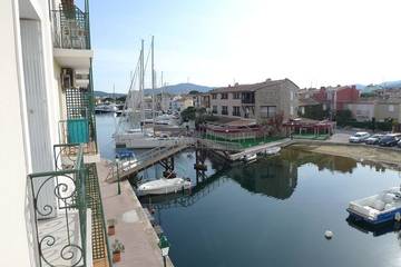 Gîte pour 2 personnes, avec balcon, animaux acceptés dans Port Grimaud