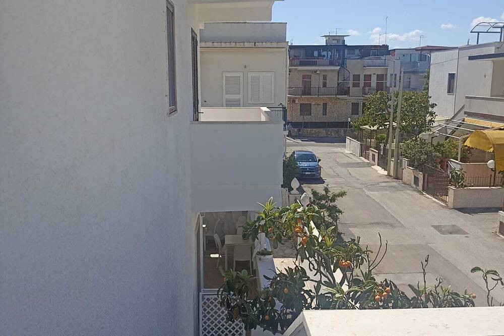 Ganze Wohnung, Grandma Pina's house. Apartment a short distance from the sea with air conditioning in Torre Canne, Salento