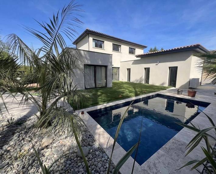 Villa pour 8 personnes, avec piscine ainsi que jardin et vue - 1