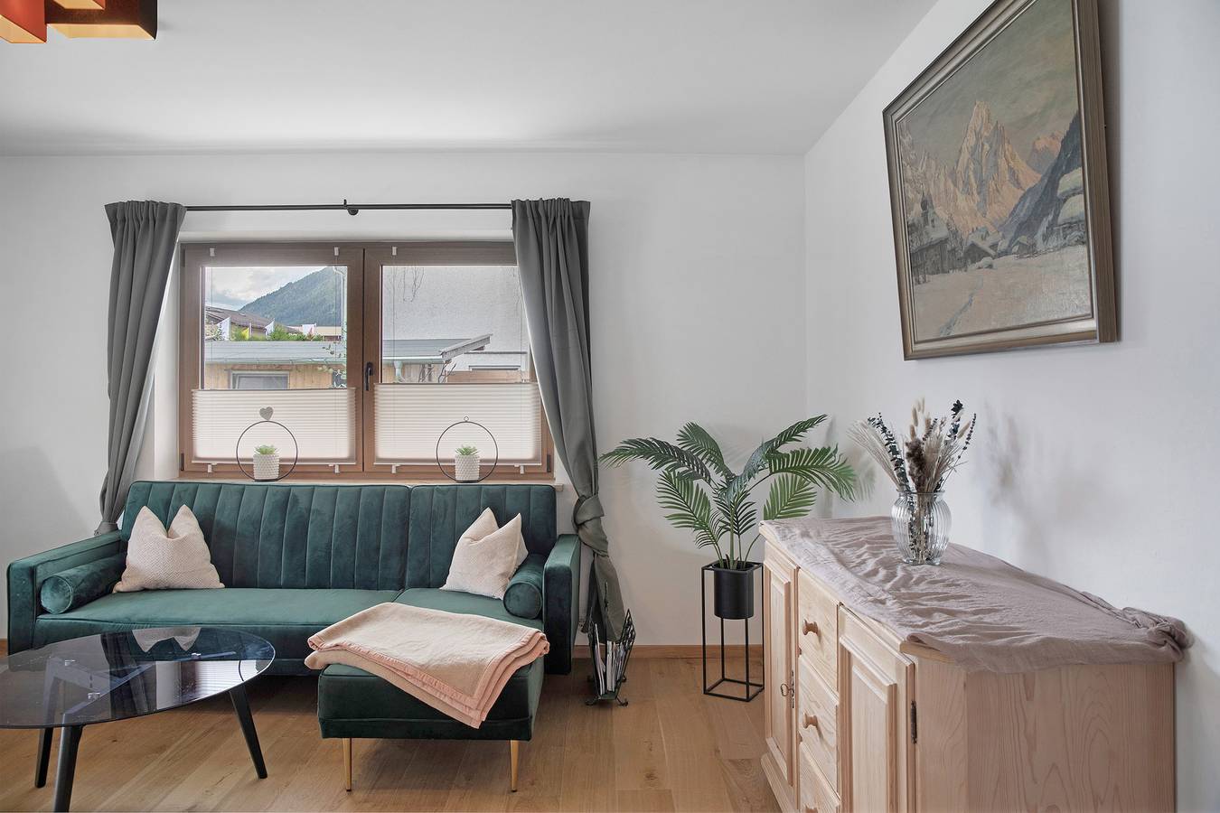 Ganze Wohnung, Apartment 'Pfingstrose' mit Bergblick, privater Terrasse und Wlan in Garmisch-Partenkirchen, Bayerische Alpen