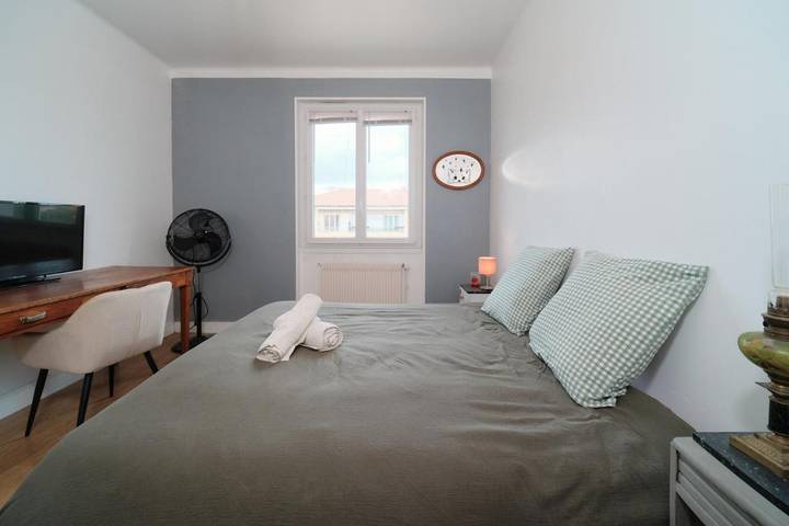 Gîte pour 6 personnes, avec Balcon et Terrasse à Saint-Bonnet-de-Mure - 4