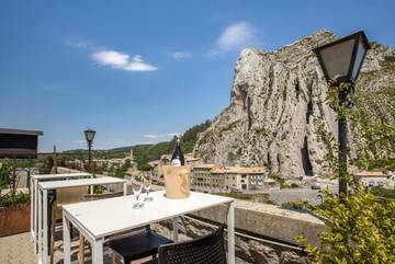 Hôtel pour 2 personnes, avec terrasse et jacuzzi à Sisteron