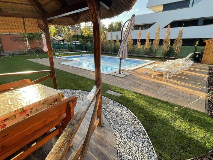Ferienhaus für 6 Personen, mit Terrasse und Pool sowie Garten - 1