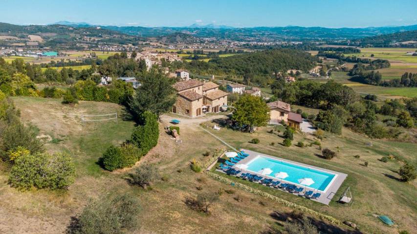 Agriturismo per 4 persone, con piscina e panorama nonché giardino in Città di Castello (Italia)