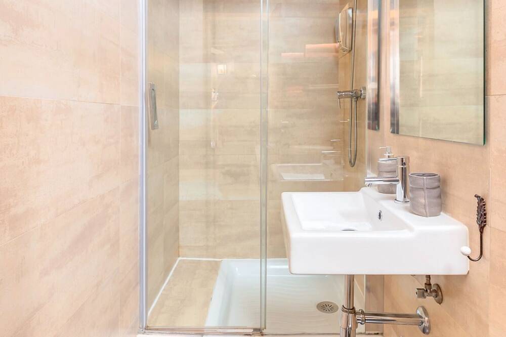 Entire apartment, ~Bronze~ by myhomeintoledo.com in Toledo, Toledo Province