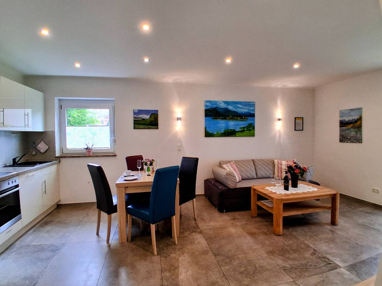 Ganze Ferienwohnung, Ferienwohnung Rositta - Ferienwohnung Rositta, 45 qm Erdgeschoss, 1 separates Schlafzimmer in Bad Endorf, Chiemsee