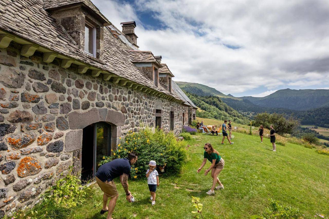 L'Impradine, grand gîte vue et nature splendides in Le Falgoux, Parc naturel régional des Volcans d'Auvergne