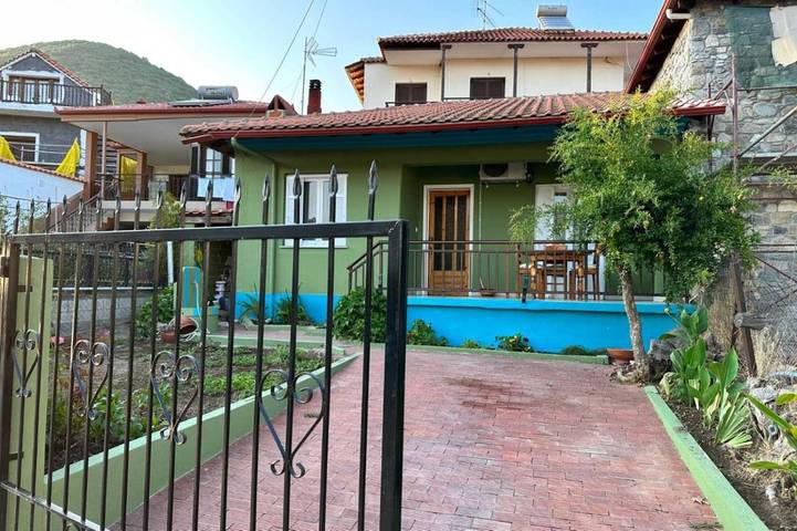 Location de vacances pour 6 personnes, avec Balcon ainsi que Terrasse et Jardin dans (Nea) Vrasna