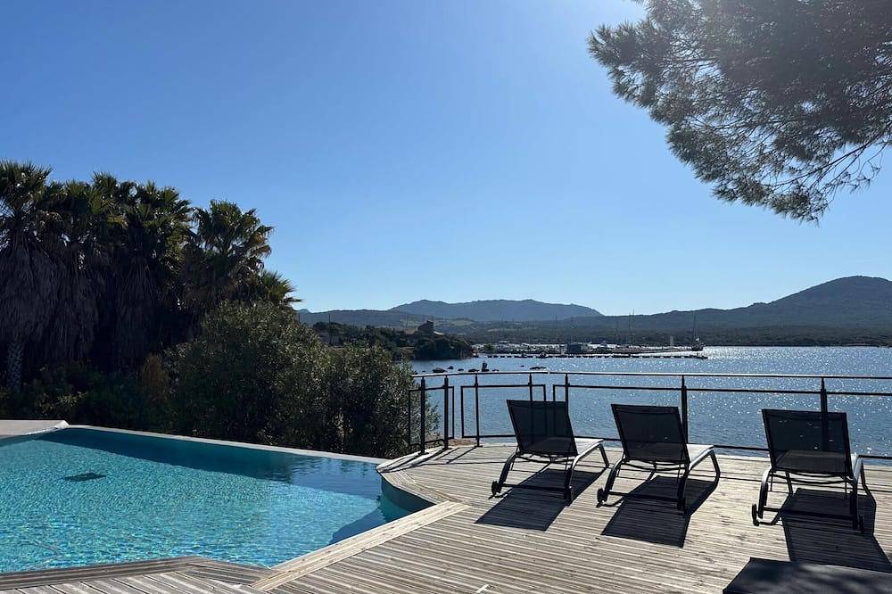 Appartement entier, Corse du Sud , cosy T3 climatisé accès direct à la mer, les pieds dans l'eau in Pianottoli-Caldarello, Arrondissement de Sartène
