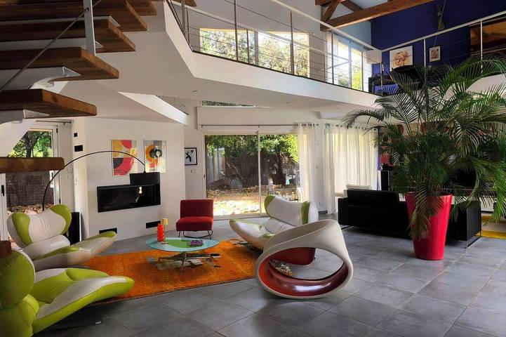 Location de vacances pour 11 personnes, avec piscine à Saint-Maximin (Nimes)