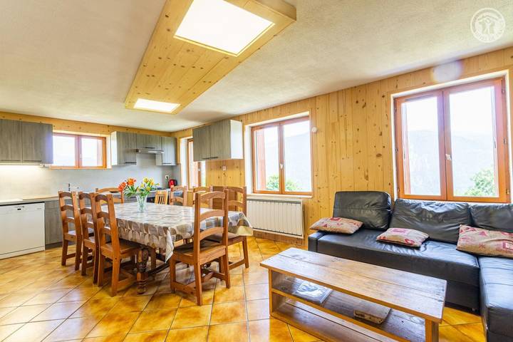 Gîte pour 11 personnes, avec terrasse et jardin, animaux acceptés à Saint-Jean-de-Belleville - 3