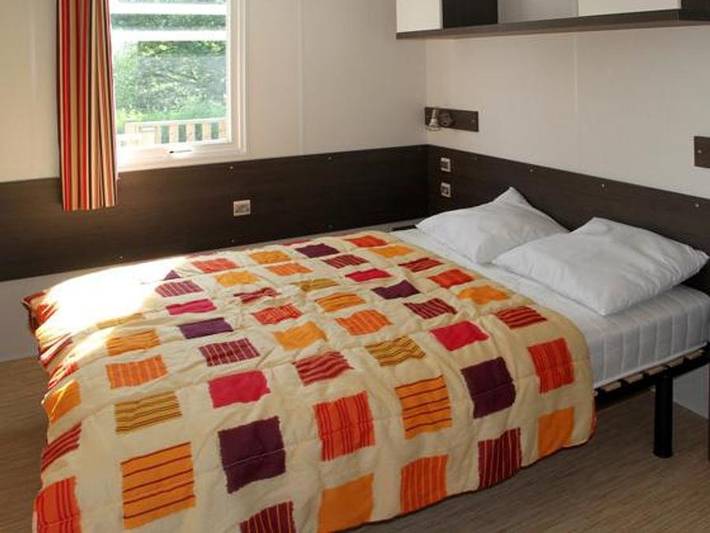 Flower Camping de Mars - Mobilhome 4 personnes - Mobil-home Confort 27m² / 2 chambres 4 pers in Cordelle, Région de Roanne