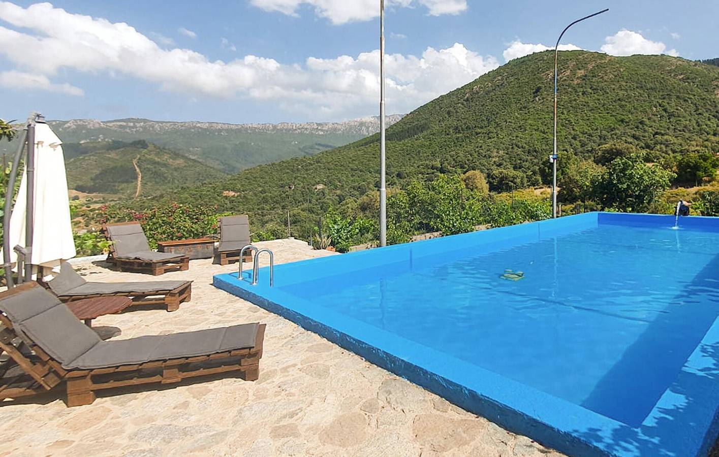 Apartamento junto a la piscina con parking y aire acondicionado in Orgosolo, Barbagia