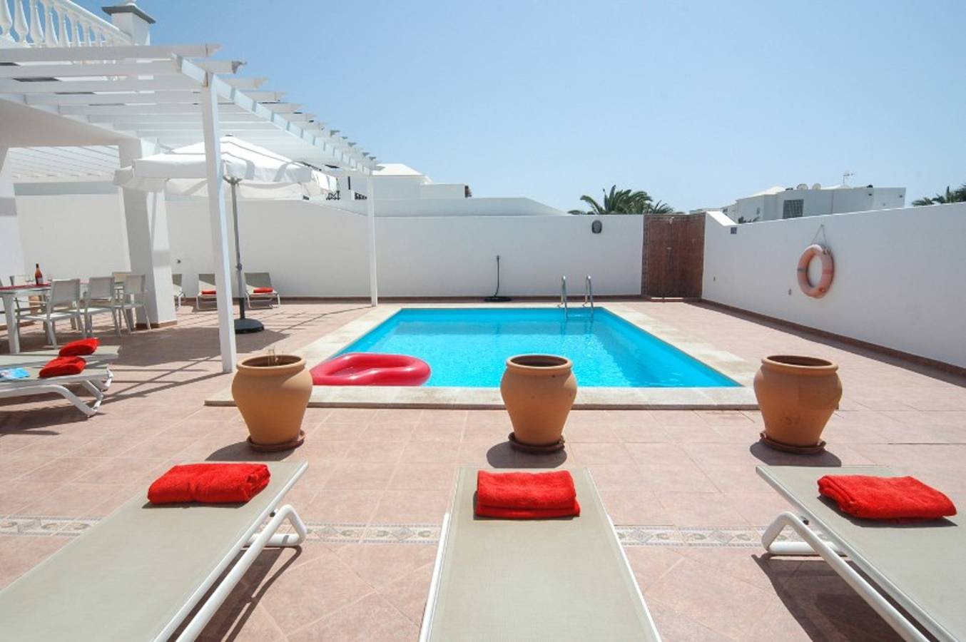 Splendid Costa Teguise Villa | 4 Bedrooms | Casa Angelica | Walking Distance to Beach | Great Pool Area in Costa Teguise, Teguise
