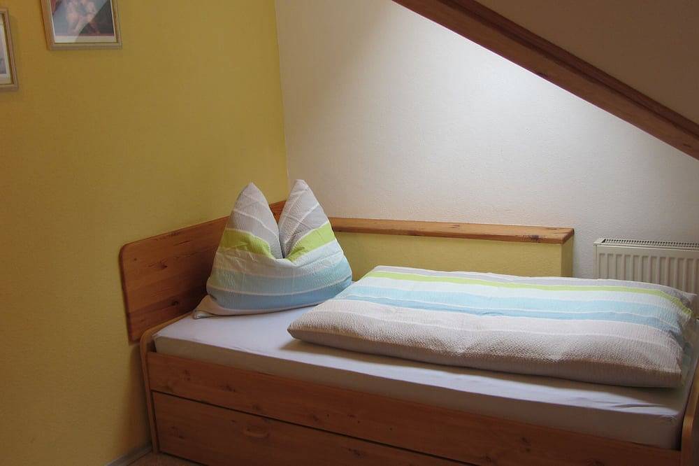 Ganze Wohnung, Familienfreundliche Ferienwohnung mit Blick über das Altmühltal in Riedenburg, Altmühltal