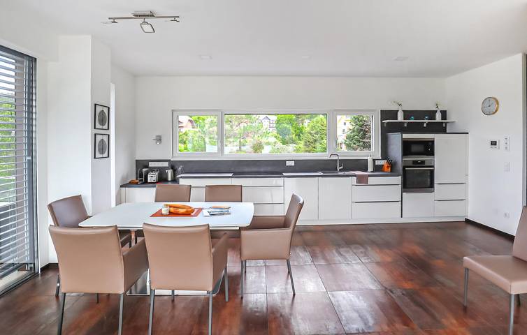 Ganze Ferienwohnung, Gemütliche 2-Zimmer-Wohnung in der Nähe des Wörthersees mit Parkplatz und WLAN in Pörtschach am Wörthersee, Klagenfurt-Land