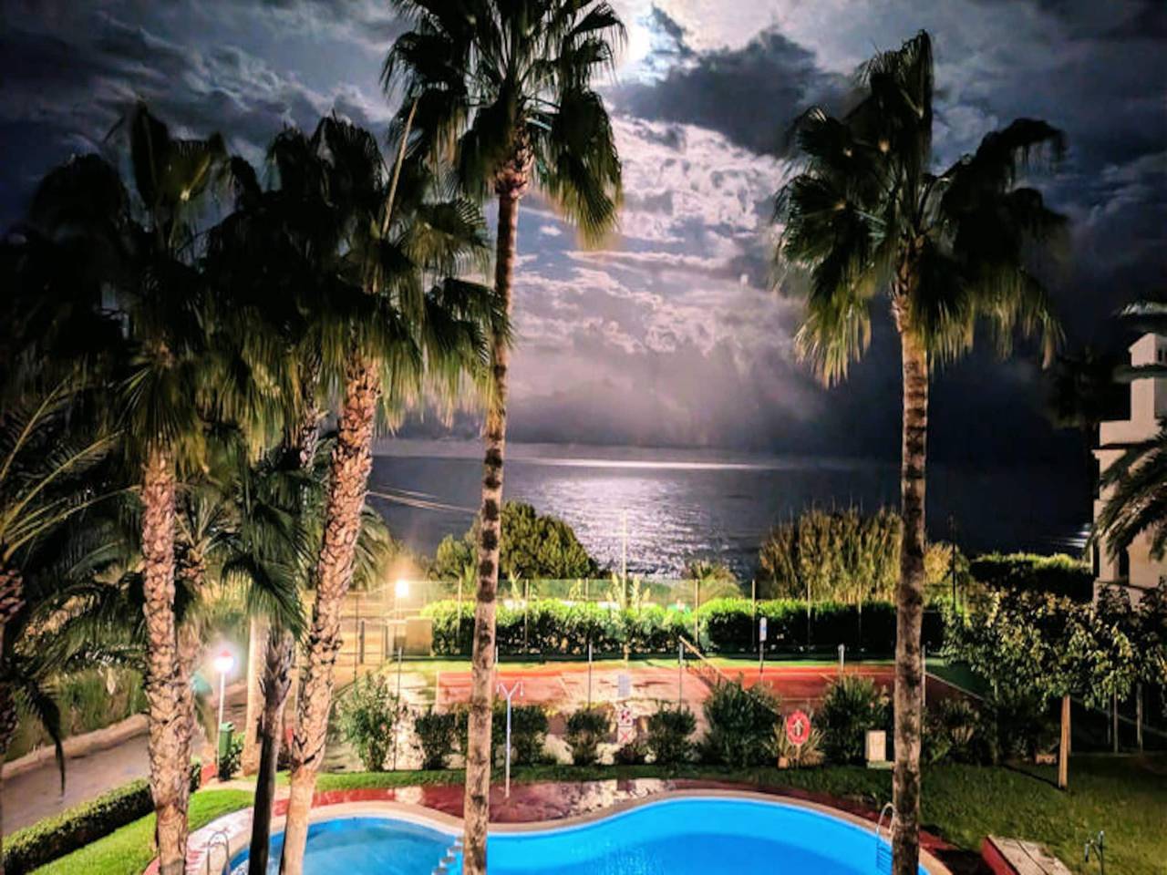 Entire apartment, First line Playa Romana - Front to the sea in Alcossebre, Alcalà de Xivert