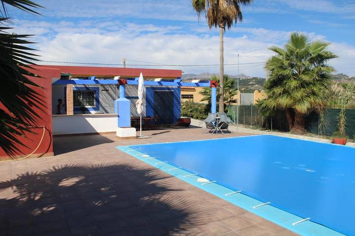 Casa de vacaciones para 8 personas, con vistas además de piscina y jardín - 1
