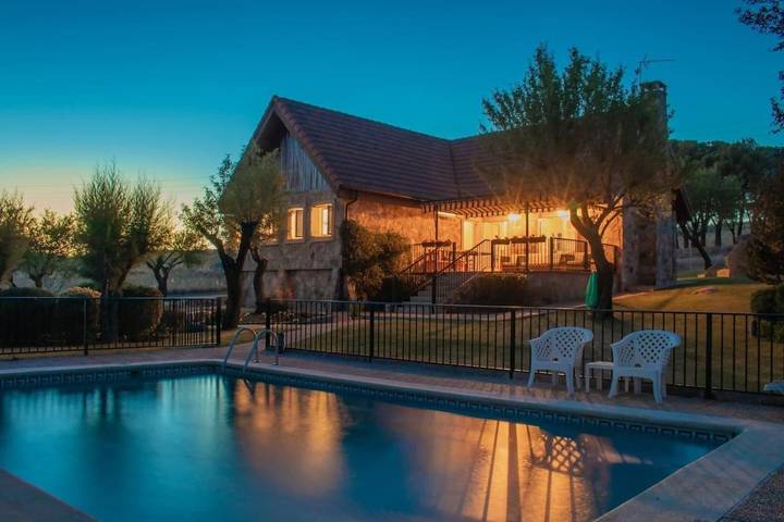 Location de vacances pour 6 personnes, avec jardin ainsi que balcon et piscine à Ávila - 3