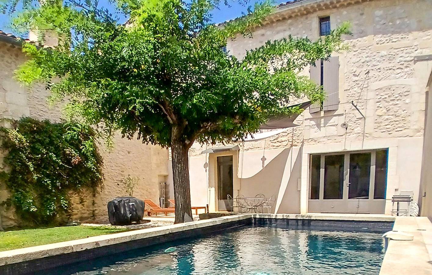 Charmant appartement de 150 m² avec piscine à Saint-Hilaire-d'Ozilhan in Saint-Hilaire-d'Ozilhan, Région de Nîmes