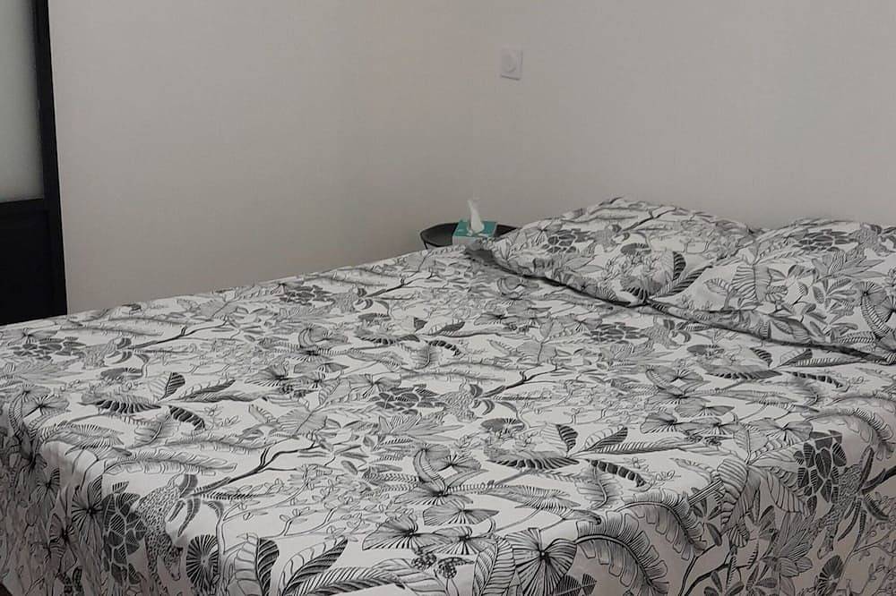 Entire apartment, Apartment in quiet residence near Valentré bridge in Cahors, Lot