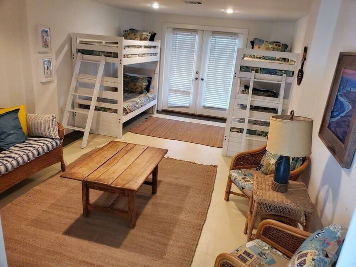 Vacation rental for 11 people, with balcony the Florida Panhandle