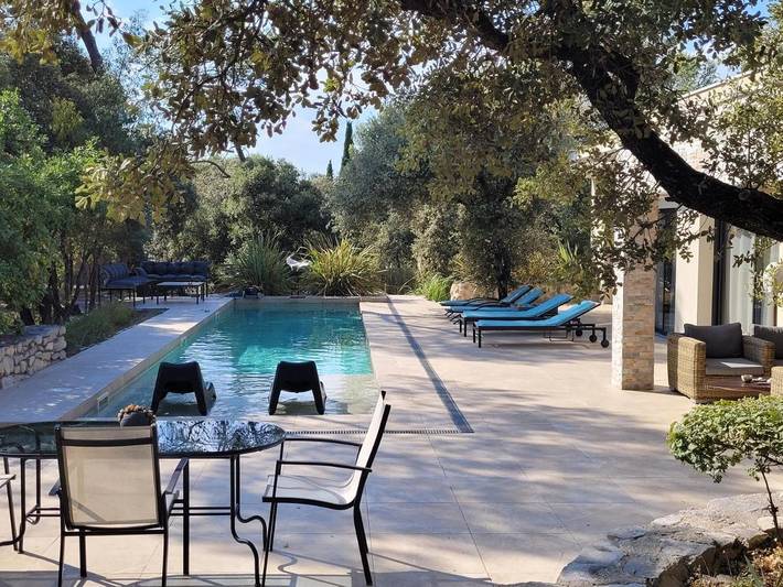 Location de vacances pour 2 personnes, avec vue ainsi que piscine et jardin à Vacquières - 4