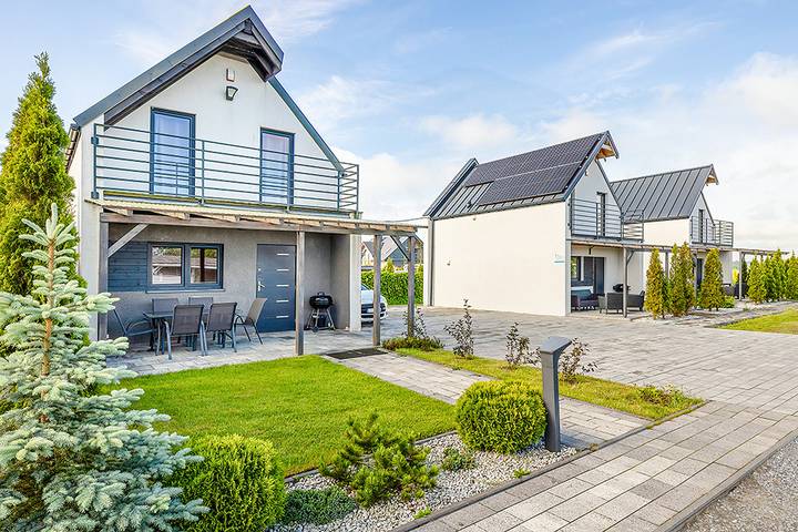 Ferienhaus für 8 Personen, mit Terrasse und Garten in Sarbinowo