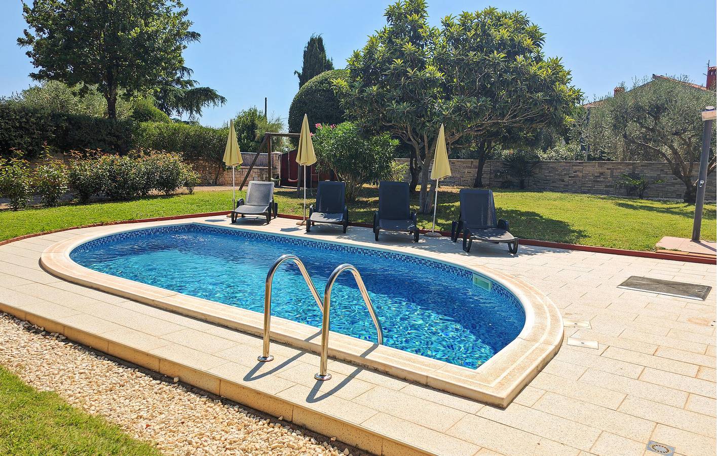 Gemütliche Ferienwohnung mit Pool und Terrasse, 2 km vom Strand Duga Uvala entfernt in Marčana, Südküste Istrien