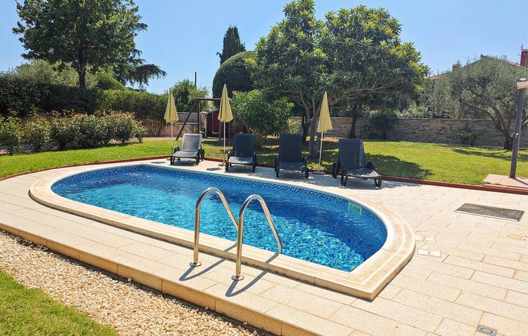 Gemütliche Ferienwohnung mit Pool und Terrasse, 2 km vom Strand Duga Uvala entfernt in Marčana, Südküste Istrien