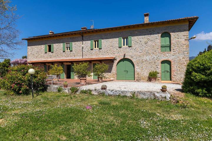 Villa pour 14 personnes, avec jardin et terrasse à Vinci