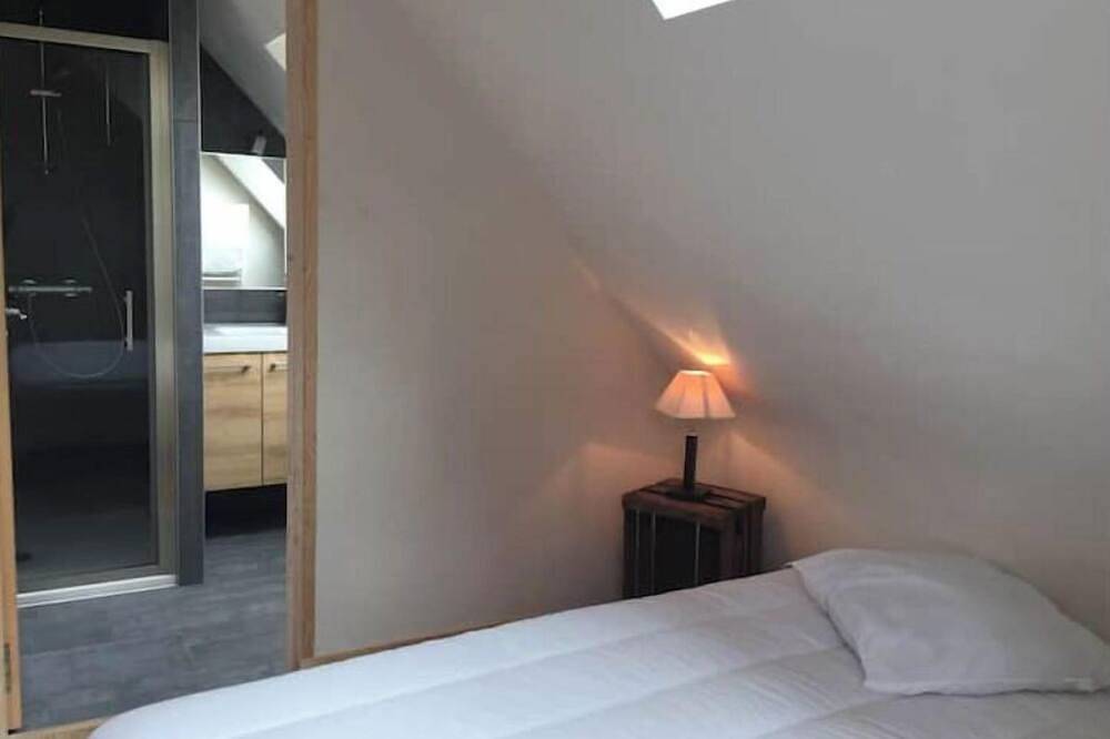 Petite Maison Piscine et Vue sur la mer - Grange Est in Locoal-Mendon, Côte des Mégalithes