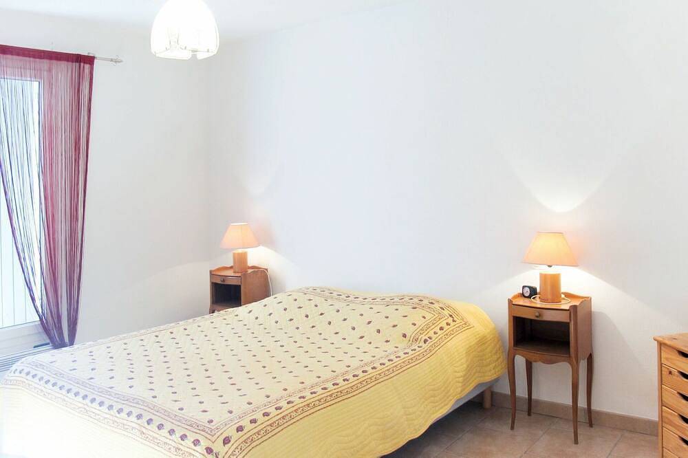 Stunning private villa for 4 people with pool, Tv and terrace in Quinson, Verdon Regional Natural Park