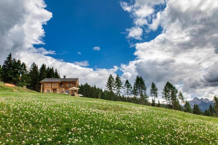 Gîte pour 2 personnes, avec Balcon et Terrasse ainsi que Jardin et Vue