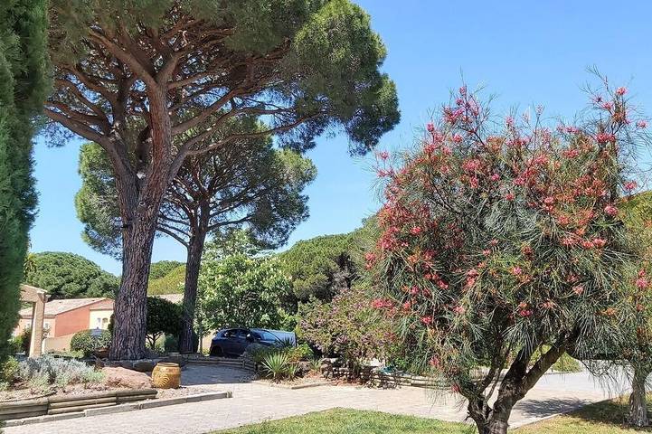 Gîte pour 4 personnes, avec Balcon ainsi que Jardin et Piscine dans Golf et Tennis Club de Valescure - 4