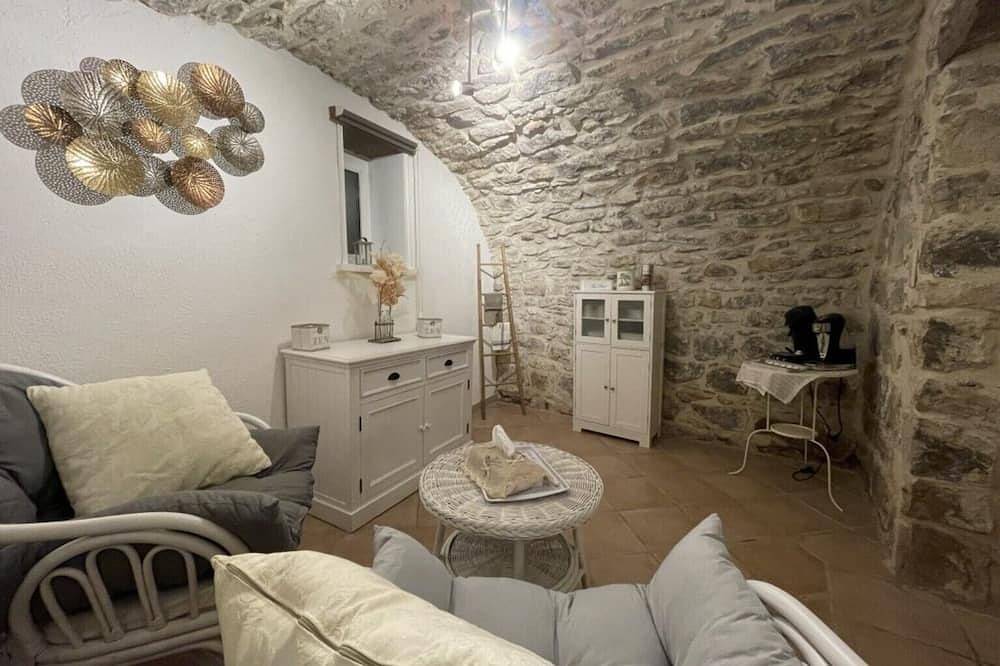 Guest Room \"Le Pigeonnier\" with Shared Pool, Wi-Fi, and Air Conditioning in Saint-Alban-Auriolles, Ardèche
