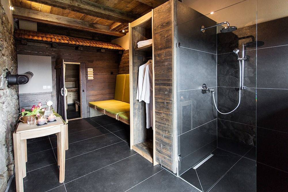 Historisches Bauernhaus mit Sauna, Weiher und Hot Tub in Drachselsried, Ostbayern