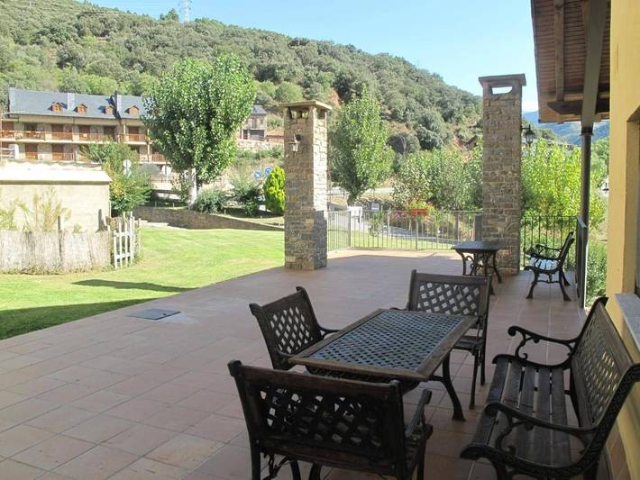 Apartamento para 6 personas, con vistas además de piscina y jardín en Pallars Sobirà