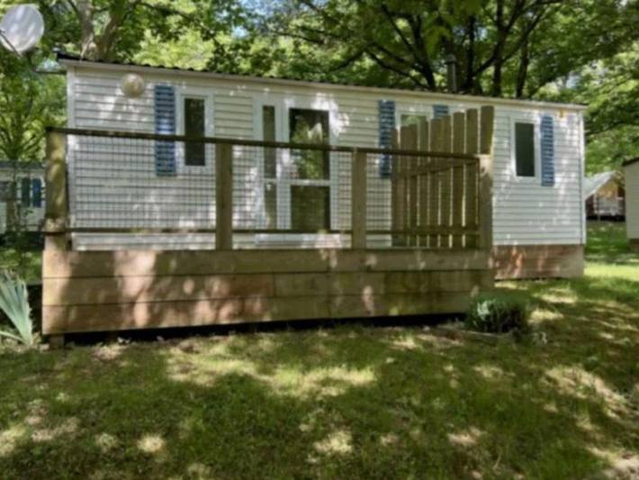 Location de vacances pour 4 personnes, avec terrasse et piscine à Saint-Vincent-de-Lamontjoie