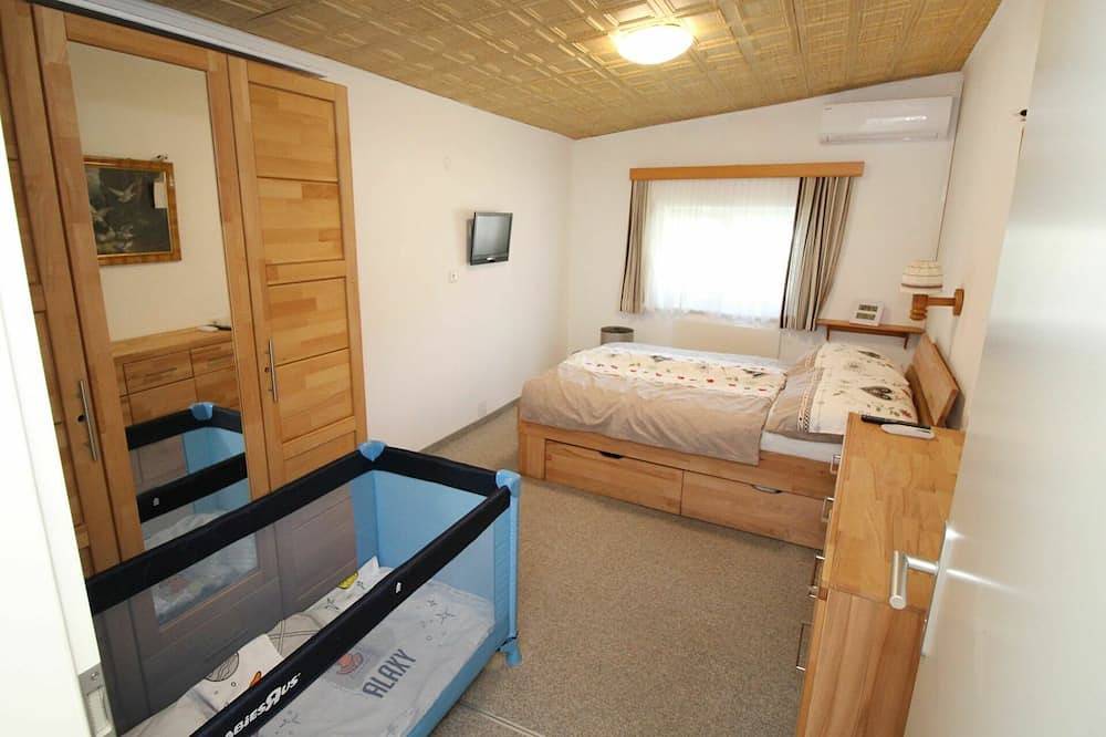Schönes alleinstehendes Ferienhaus für 4 Gäste mit Klimaanlage,  W-Lan, Tv und Haustiere erlaubt in Floridsdorf, Wien