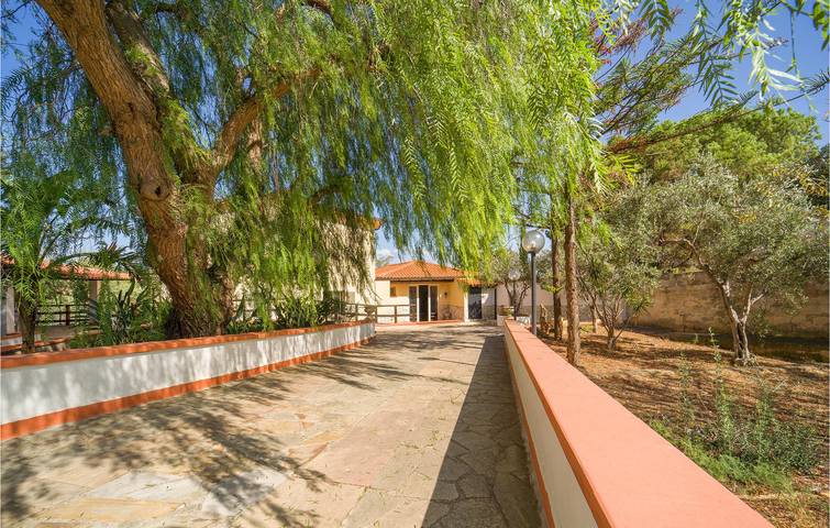 Poolside Terrace with AC: 2km to Beach in Trabia, Palermo Province