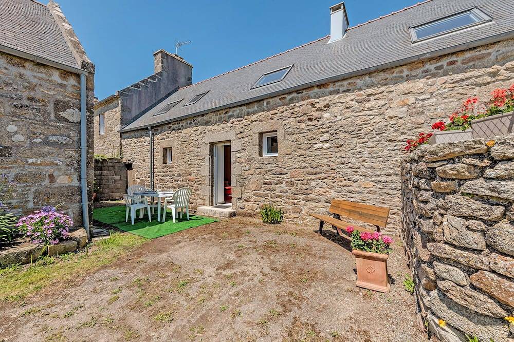 Casa de vacaciones 'Le Gîte Bleu 2' con terraza privada y jardín compartido in Porspoder, Región de Brest