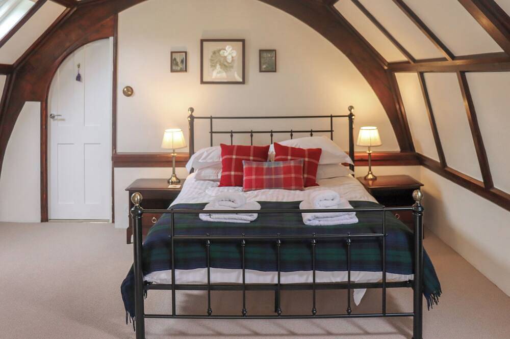 4 bedroom accommodation in Hilmarton, near Calne in Wiltshire