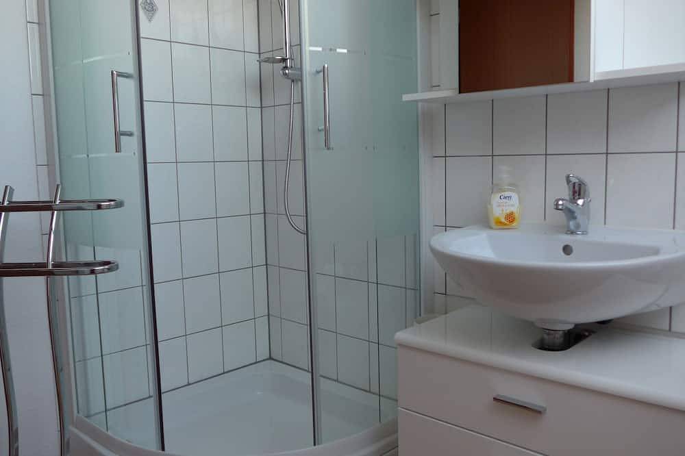 Ganze Wohnung, 3 Sterne Wohnung mit Pool, familienfreundlich, mit Hund, Seenähe in toller Natur in Crussow, Angermünde