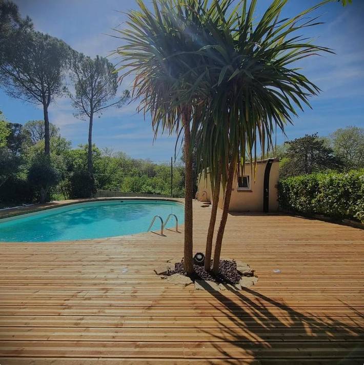 Location de vacances pour 6 personnes, avec Terrasse et Jardin ainsi que Piscine et Vue à Alairac